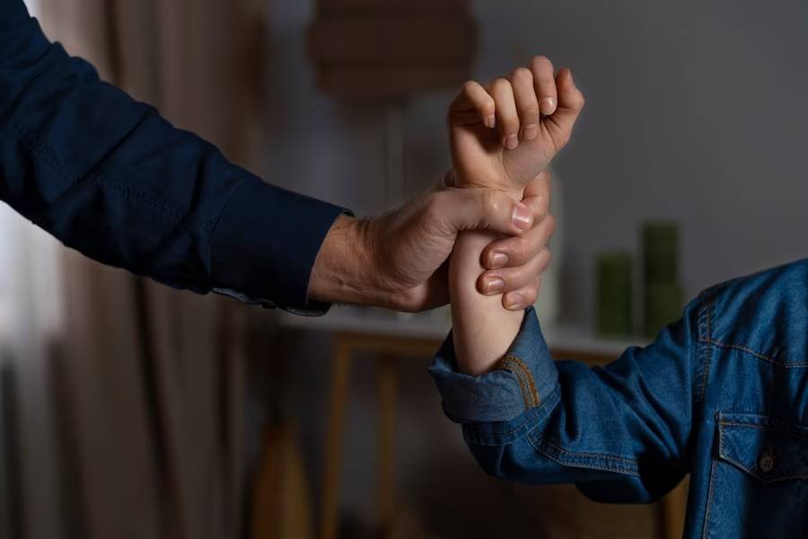 signs of trauma in adolescence (1)